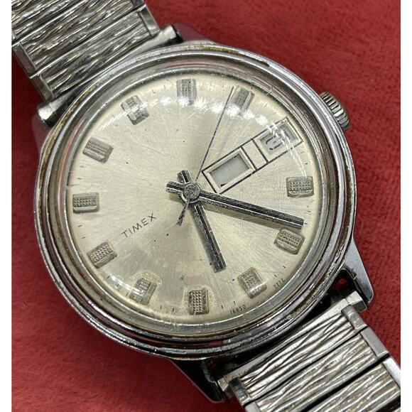 Vintage Men's TIMEX Mechanical Watch, Day/Date 16850 2773 Runs - Picture 3 of 8